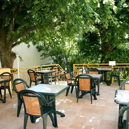 Les Ambassadeurs Logis Et Restaurant 3* Souillac