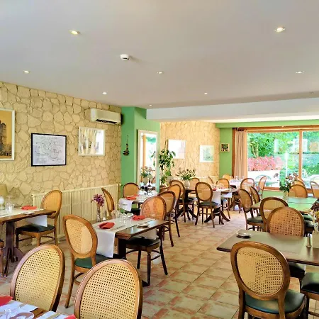 Les Ambassadeurs Logis Et Restaurant Hotel