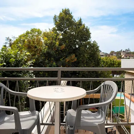 Les Ambassadeurs Logis Et Restaurant Otel 3*