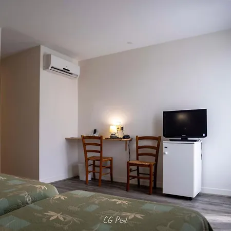 Les Ambassadeurs Logis Et Restaurant 3*