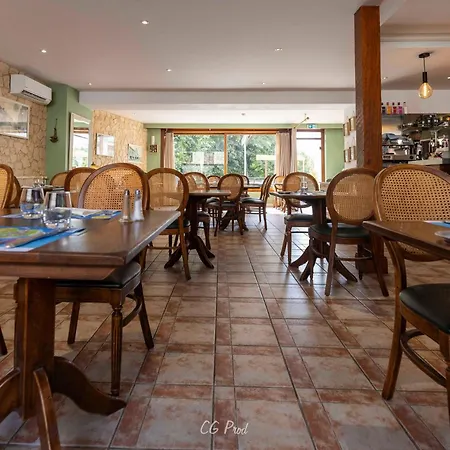 Les Ambassadeurs Logis Et Restaurant 3*