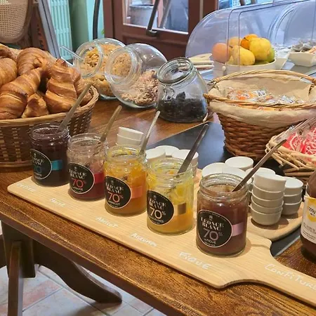 Les Ambassadeurs Logis Et Restaurant Hotel 3*