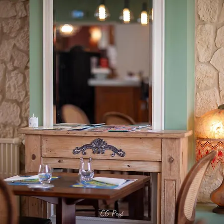 Otel Les Ambassadeurs Logis Et Restaurant 3*