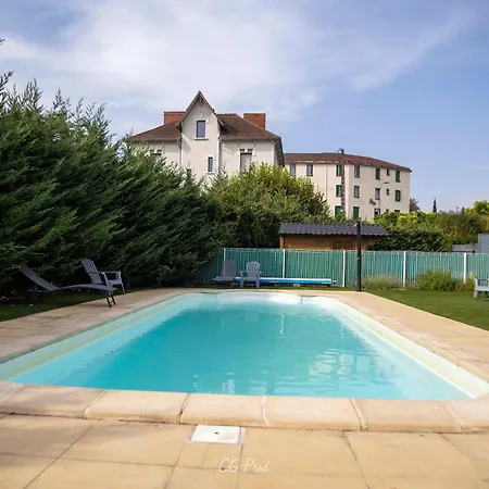 Les Ambassadeurs Logis Et Restaurant 3*