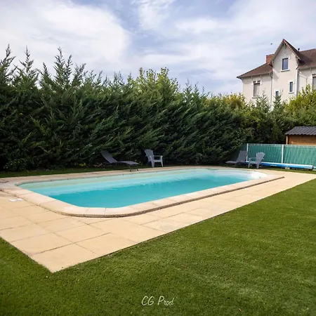 Les Ambassadeurs Logis Et Restaurant Hotel 3*