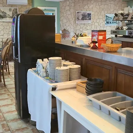 Les Ambassadeurs Logis Et Restaurant Hotel