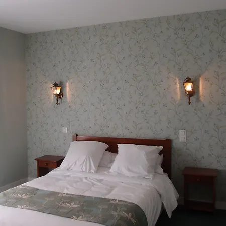 Les Ambassadeurs Logis Et Restaurant 3*